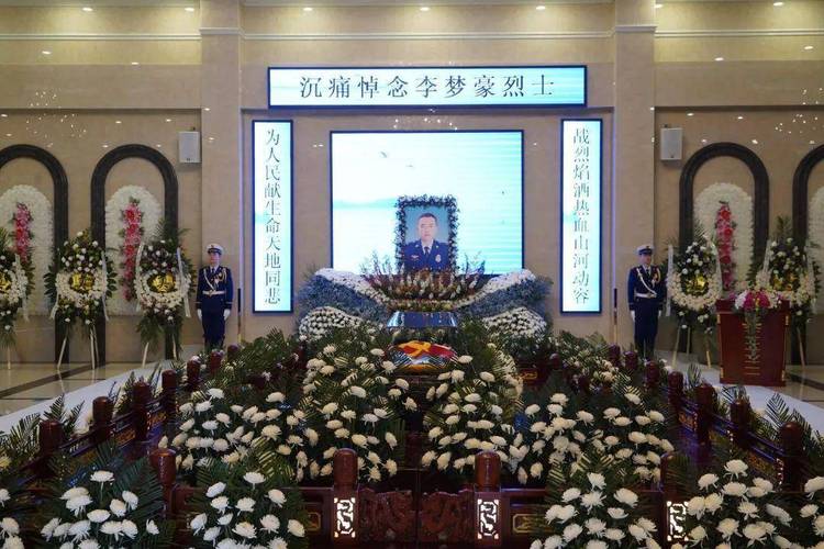 5貨運(yùn)司機(jī)貨運(yùn)司機(jī)營(yíng)救他人犧牲 被評(píng)為烈士