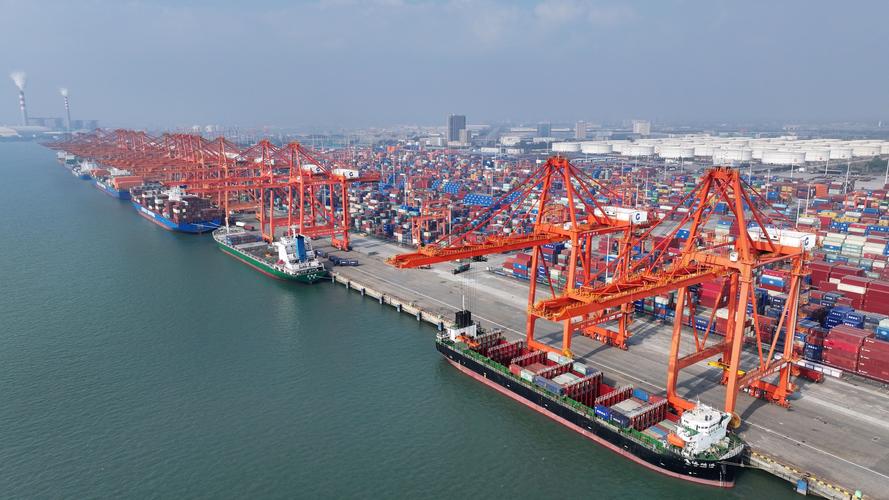 碼頭貨運現(xiàn)場碼頭貨運現(xiàn)場圖片